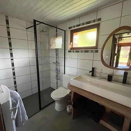 Les Sapins Sauna Au Pied Des Pistes 木屋